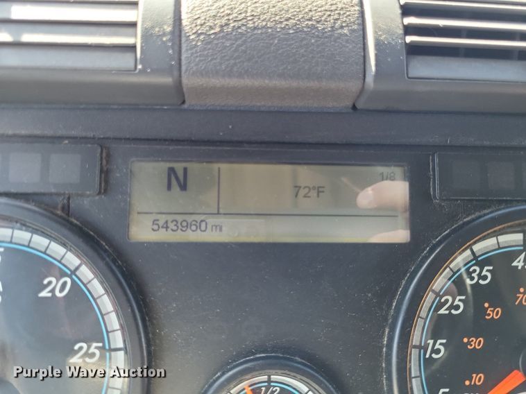 image for item DO3634 2016 Freightliner Cascadia 113  semi truck