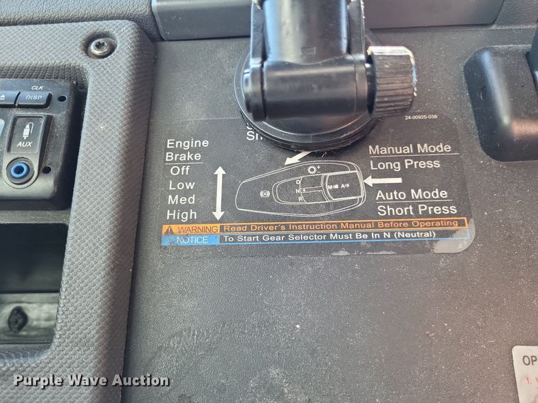 image for item DO3634 2016 Freightliner Cascadia 113  semi truck