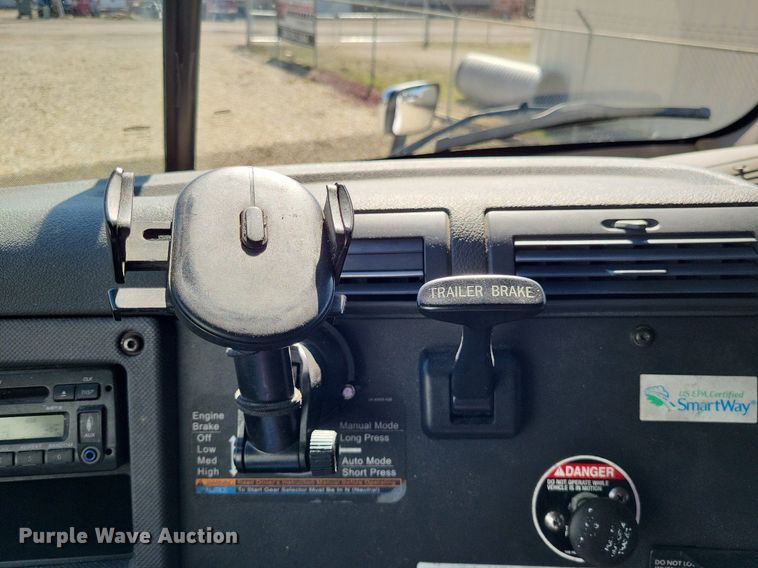 image for item DO3634 2016 Freightliner Cascadia 113  semi truck