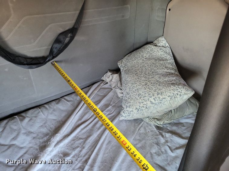 image for item DO3634 2016 Freightliner Cascadia 113  semi truck