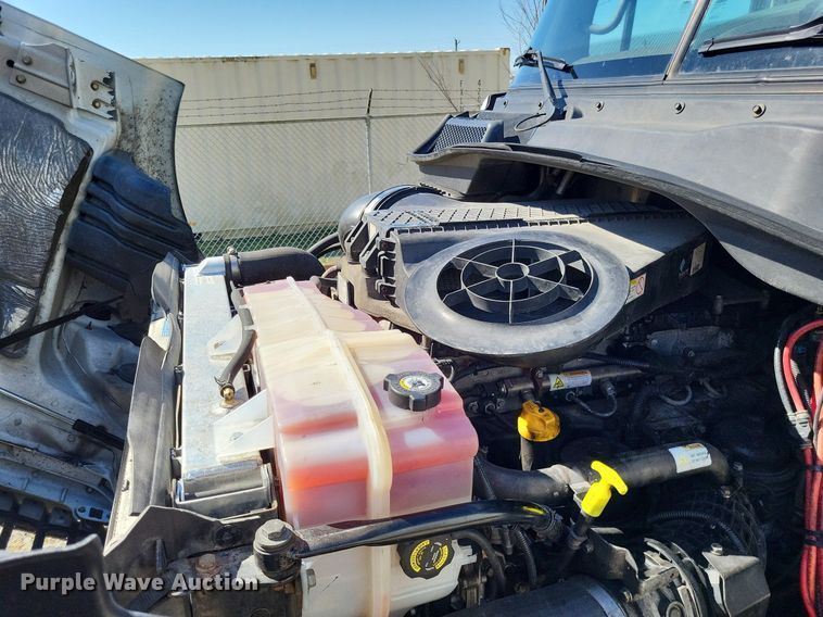 image for item DO3634 2016 Freightliner Cascadia 113  semi truck