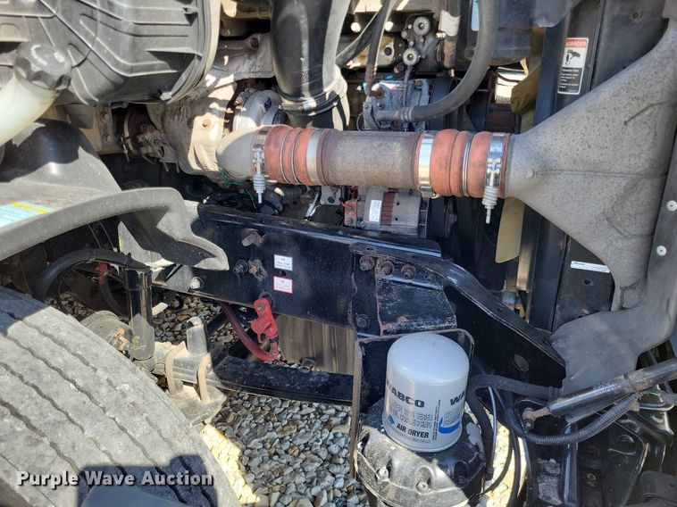 image for item DO3634 2016 Freightliner Cascadia 113  semi truck