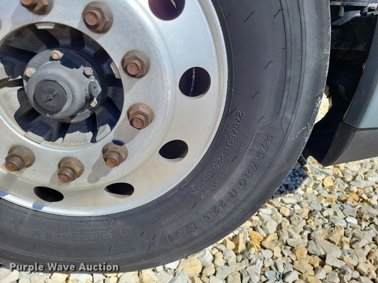 image for item DO3634 2016 Freightliner Cascadia 113  semi truck