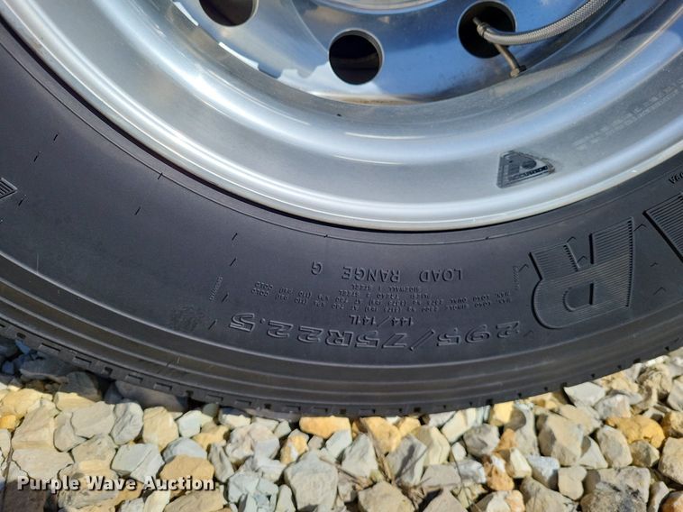 image for item DO3634 2016 Freightliner Cascadia 113  semi truck