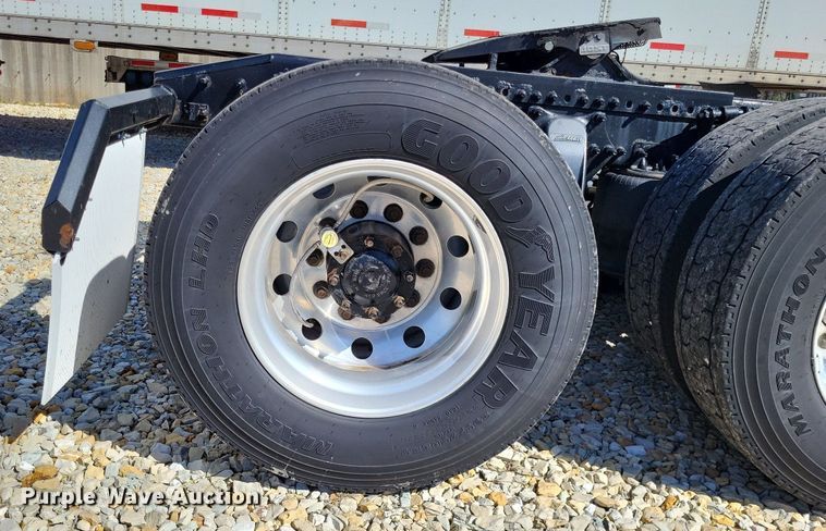 image for item DO3634 2016 Freightliner Cascadia 113  semi truck