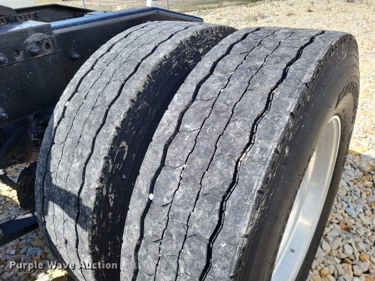 image for item DO3634 2016 Freightliner Cascadia 113  semi truck