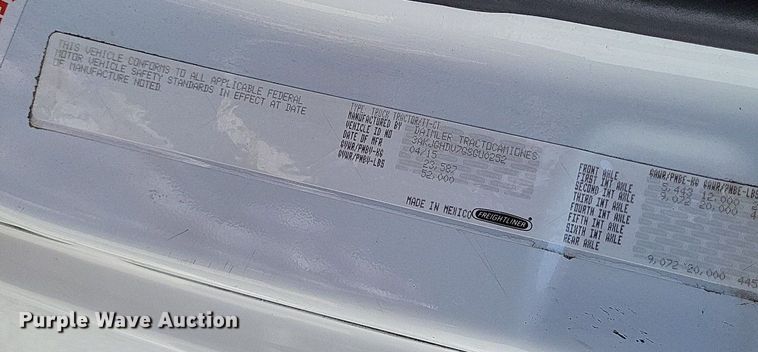 image for item DO3634 2016 Freightliner Cascadia 113  semi truck