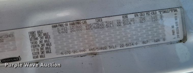 image for item DO3634 2016 Freightliner Cascadia 113  semi truck