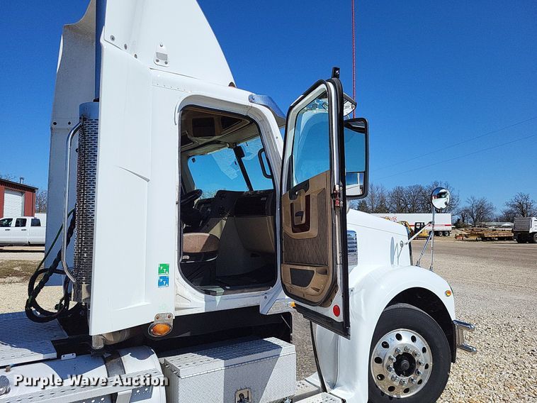 image for item DO3635 2012 Freightliner Coronado  glider kit semi truck