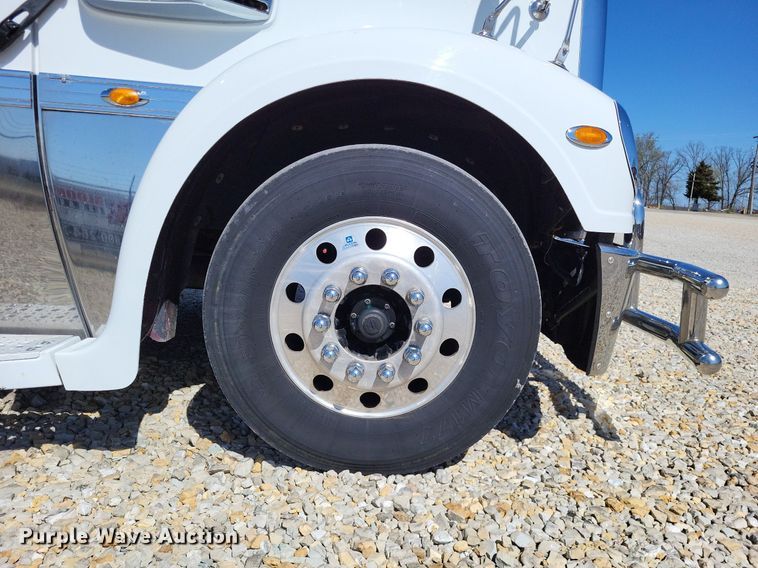 image for item DO3635 2012 Freightliner Coronado  glider kit semi truck