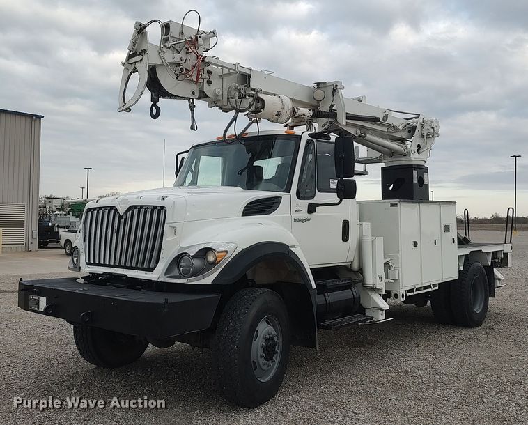 image for item DO3913 2010 International 7000  digger derrick truck