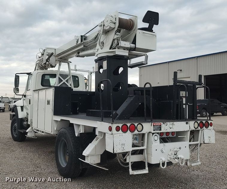 image for item DO3913 2010 International 7000  digger derrick truck