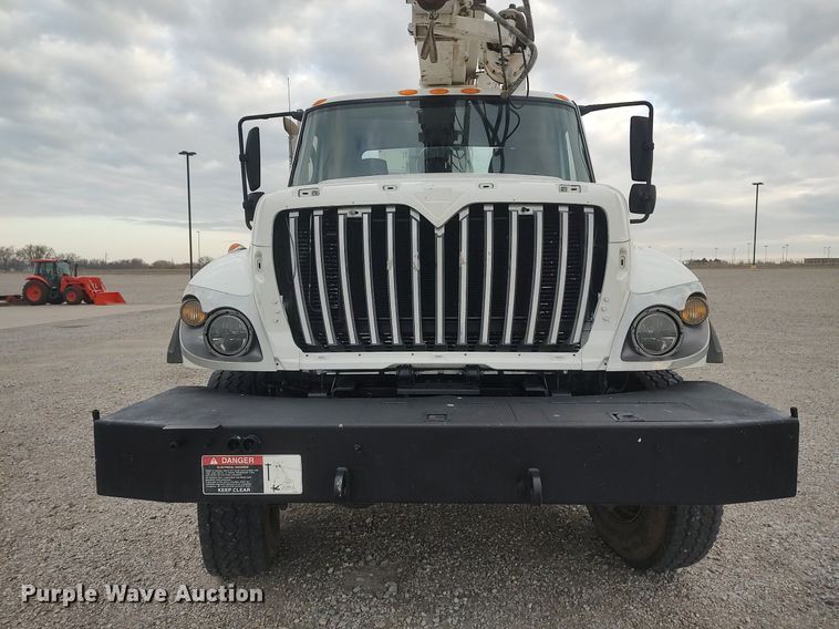 image for item DO3913 2010 International 7000  digger derrick truck