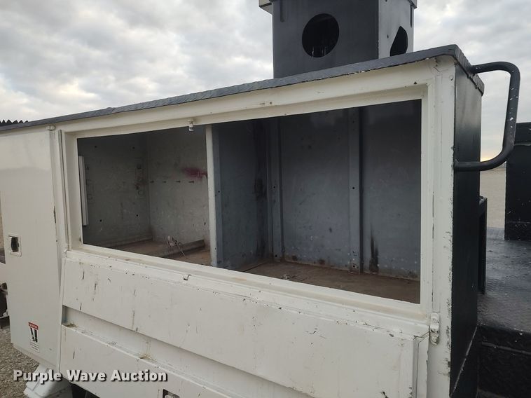 image for item DO3913 2010 International 7000  digger derrick truck