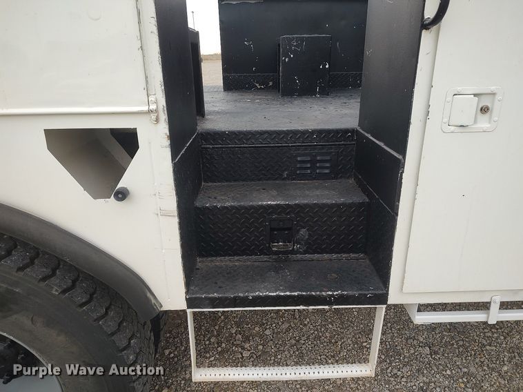 image for item DO3913 2010 International 7000  digger derrick truck