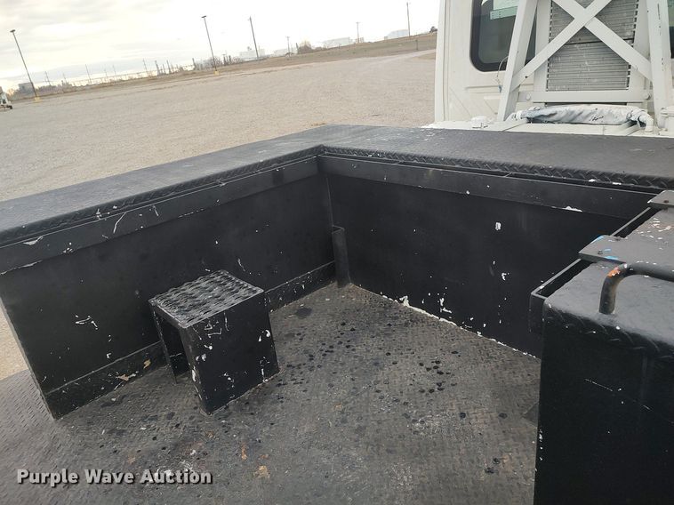 image for item DO3913 2010 International 7000  digger derrick truck