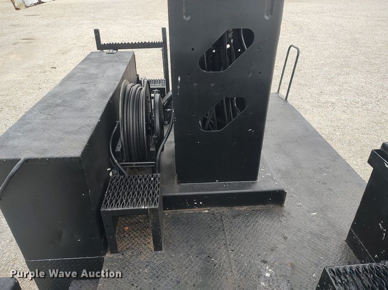 image for item DO3913 2010 International 7000  digger derrick truck