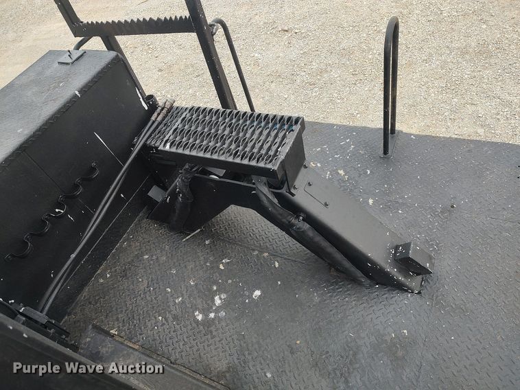 image for item DO3913 2010 International 7000  digger derrick truck