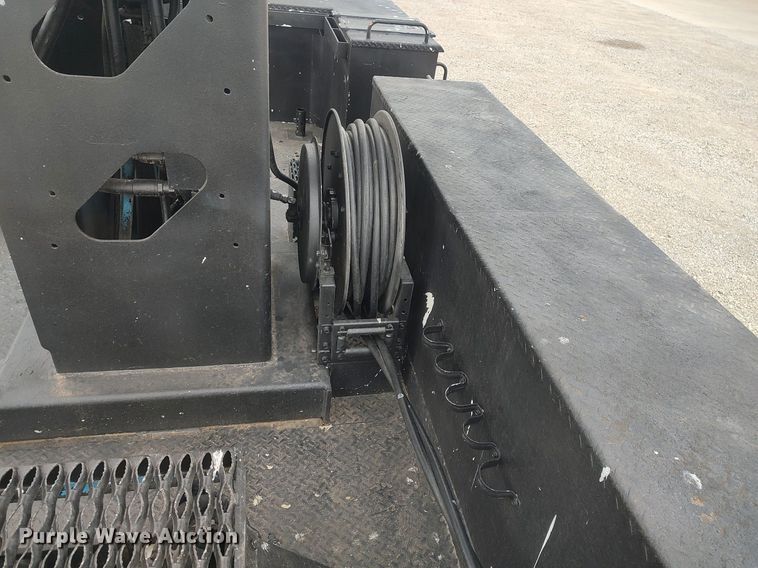 image for item DO3913 2010 International 7000  digger derrick truck