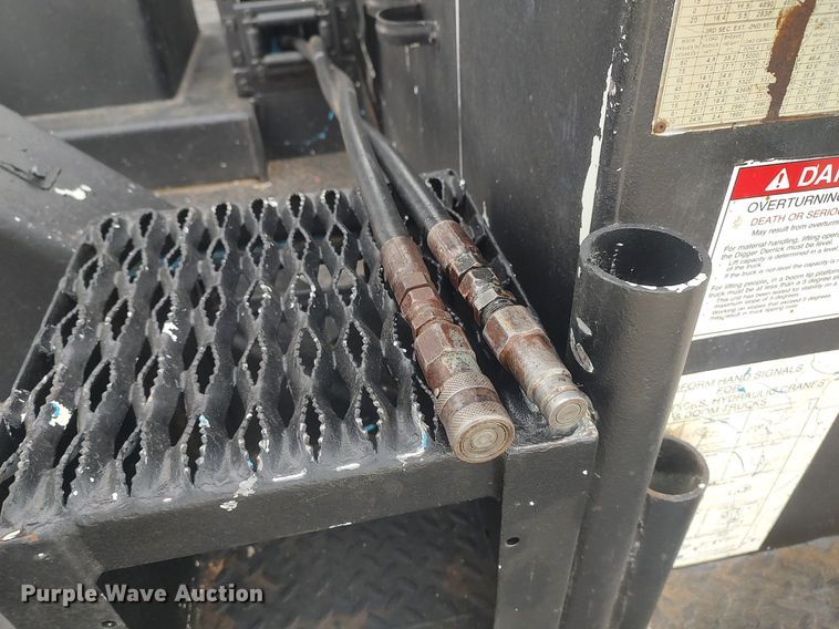 image for item DO3913 2010 International 7000  digger derrick truck