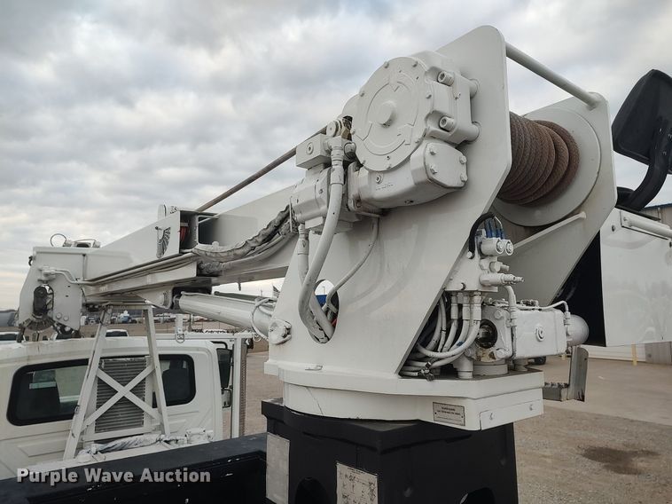 image for item DO3913 2010 International 7000  digger derrick truck