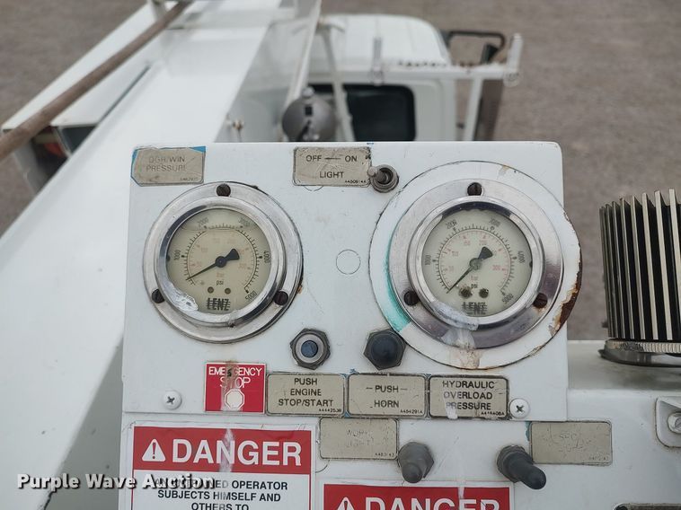 image for item DO3913 2010 International 7000  digger derrick truck