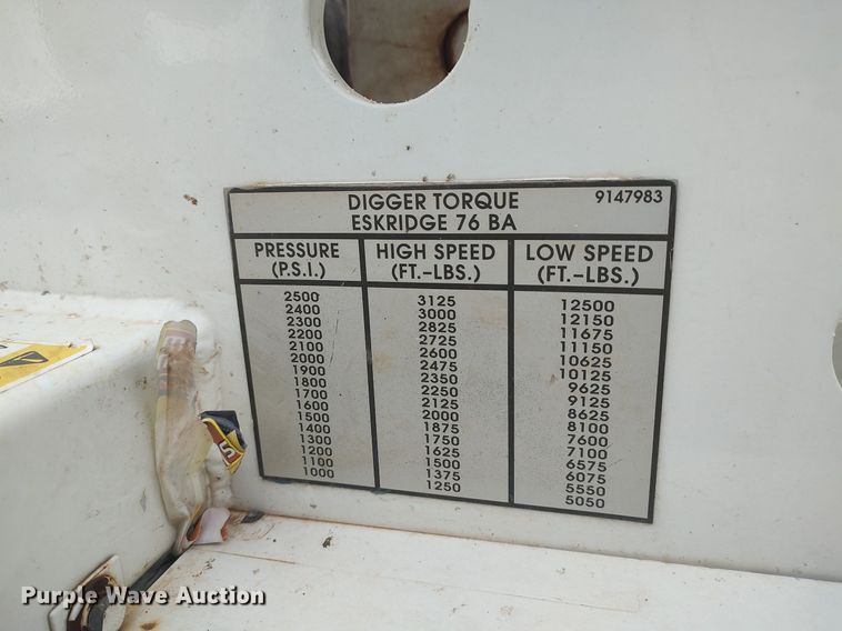 image for item DO3913 2010 International 7000  digger derrick truck