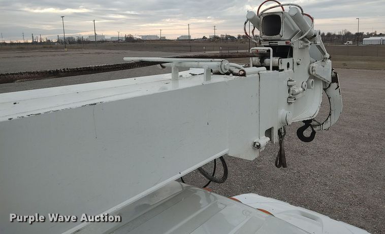 image for item DO3913 2010 International 7000  digger derrick truck