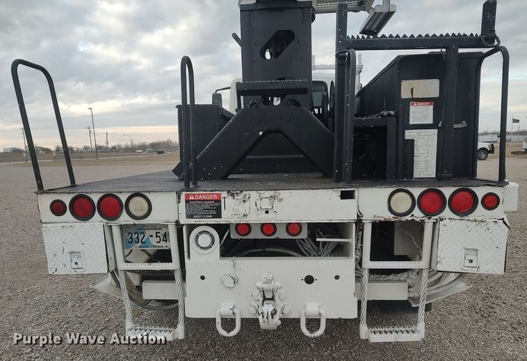 image for item DO3913 2010 International 7000  digger derrick truck