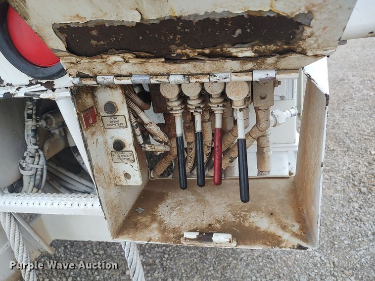 image for item DO3913 2010 International 7000  digger derrick truck