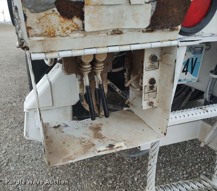 image for item DO3913 2010 International 7000  digger derrick truck