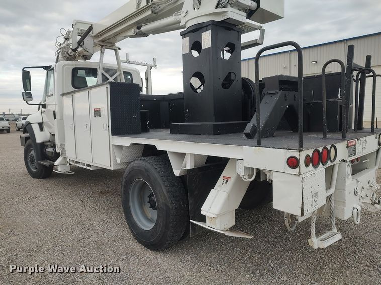 image for item DO3913 2010 International 7000  digger derrick truck