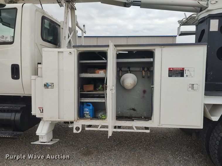 image for item DO3913 2010 International 7000  digger derrick truck