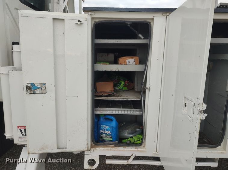 image for item DO3913 2010 International 7000  digger derrick truck