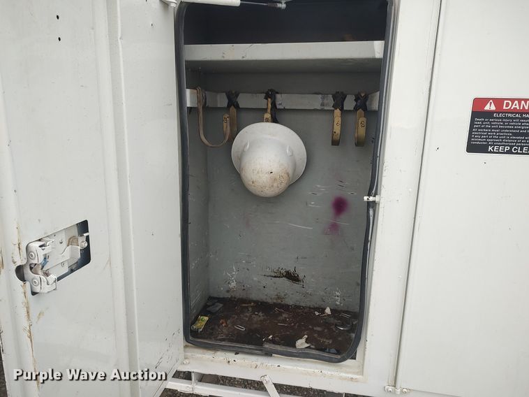 image for item DO3913 2010 International 7000  digger derrick truck