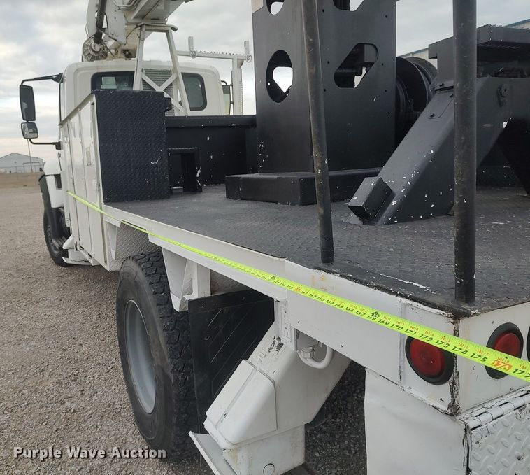 image for item DO3913 2010 International 7000  digger derrick truck