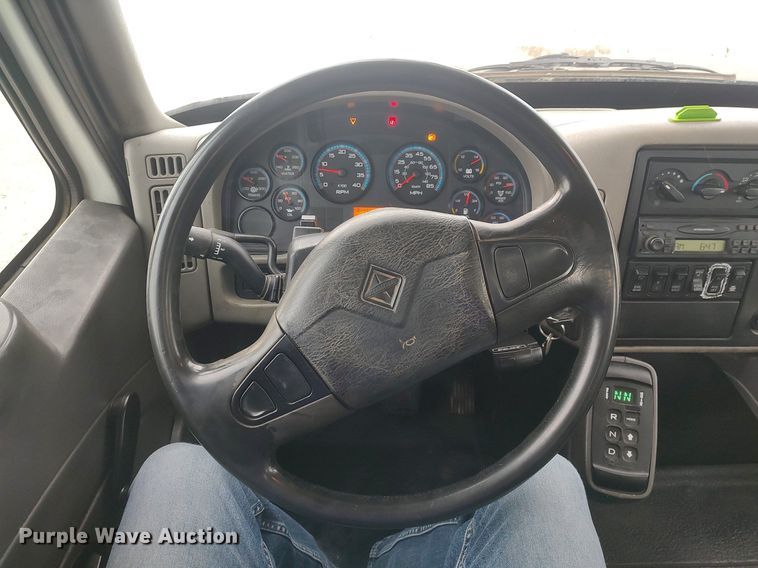 image for item DO3913 2010 International 7000  digger derrick truck