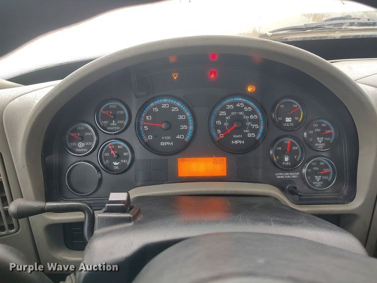 image for item DO3913 2010 International 7000  digger derrick truck