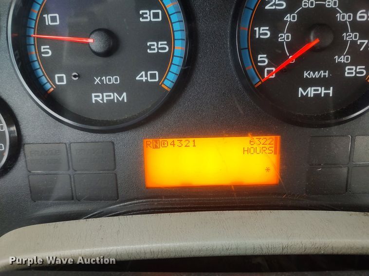 image for item DO3913 2010 International 7000  digger derrick truck