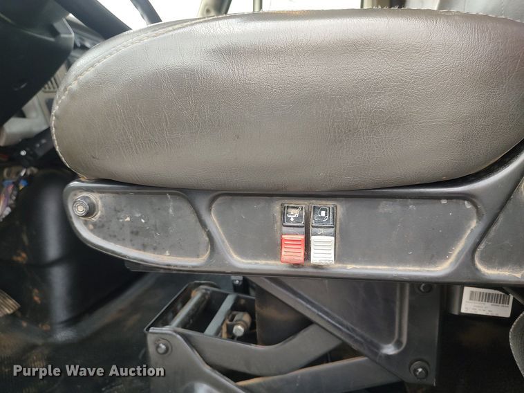 image for item DO3913 2010 International 7000  digger derrick truck