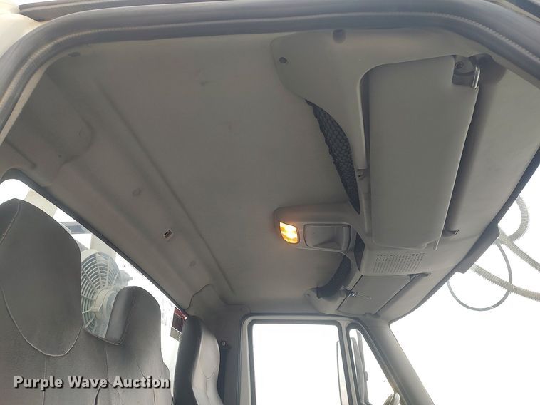 image for item DO3913 2010 International 7000  digger derrick truck