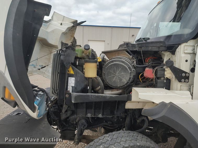 image for item DO3913 2010 International 7000  digger derrick truck