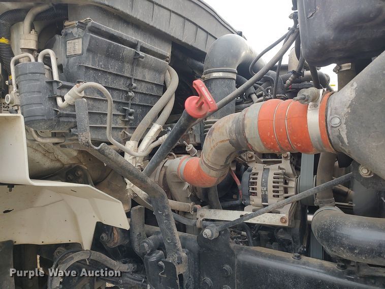 image for item DO3913 2010 International 7000  digger derrick truck