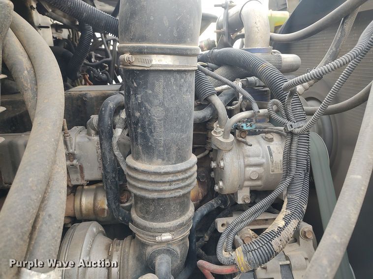 image for item DO3913 2010 International 7000  digger derrick truck