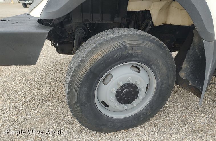 image for item DO3913 2010 International 7000  digger derrick truck