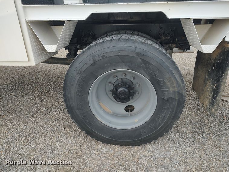 image for item DO3913 2010 International 7000  digger derrick truck