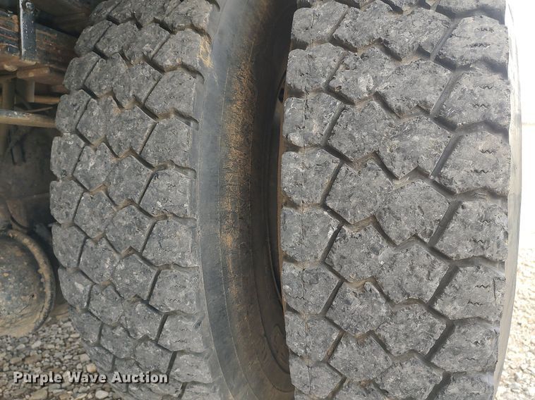 image for item DO3913 2010 International 7000  digger derrick truck