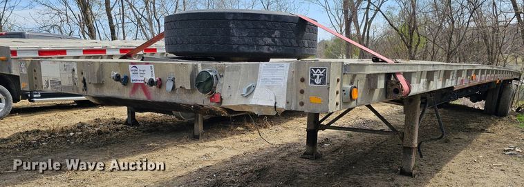 image for item DO4306 1993 Wilson CF-900  flatbed trailer