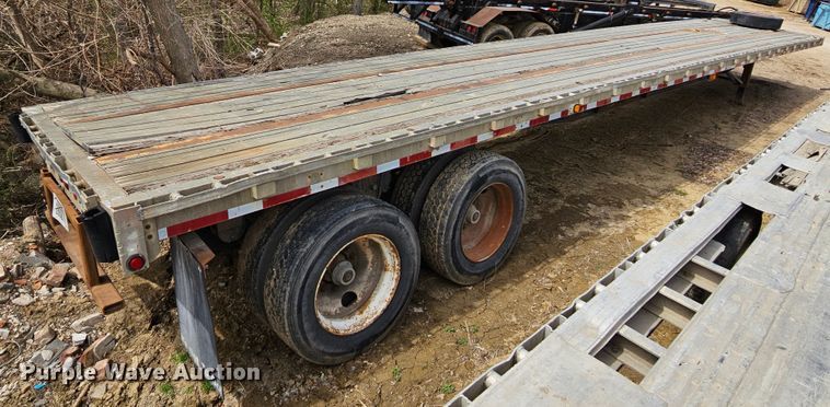 image for item DO4306 1993 Wilson CF-900  flatbed trailer