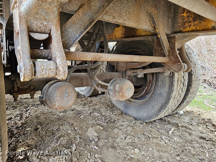 image for item DO4306 1993 Wilson CF-900  flatbed trailer